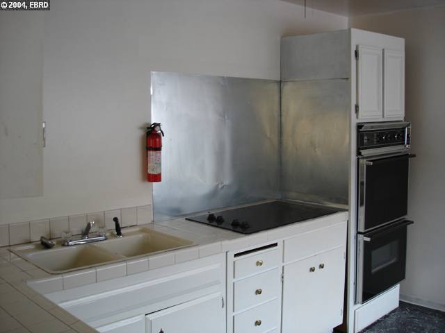 1127 23RD ST, OAKLAND, California 94606-3182, ,Comm Ri Multi-units 5+,For Sale,23RD ST,40049677