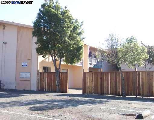 1866 ROBIN LN, CONCORD, California 94520-3830, ,Comm Ri Multi-units 5+,For Sale,ROBIN LN,40051763
