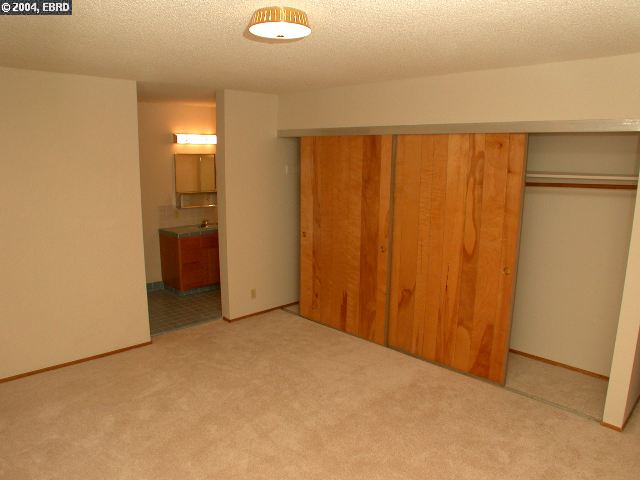 1045 REGENT ST, ALAMEDA, California 94501-5351, ,Comm Ri Multi-units 5+,For Sale,REGENT ST,40062647