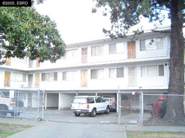 6400 MACARTHUR BLVD, OAKLAND, California 94605-2171, ,Comm Ri Multi-units 5+,For Sale,MACARTHUR BLVD,40082892