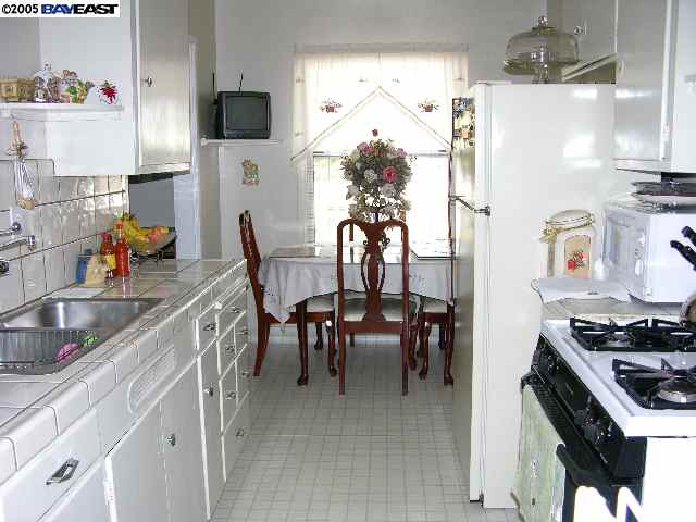 825 San Leandro Blvd, SAN LEANDRO, California 94577, ,Comm Ri Multi-units 5+,For Sale,San Leandro Blvd,40102175