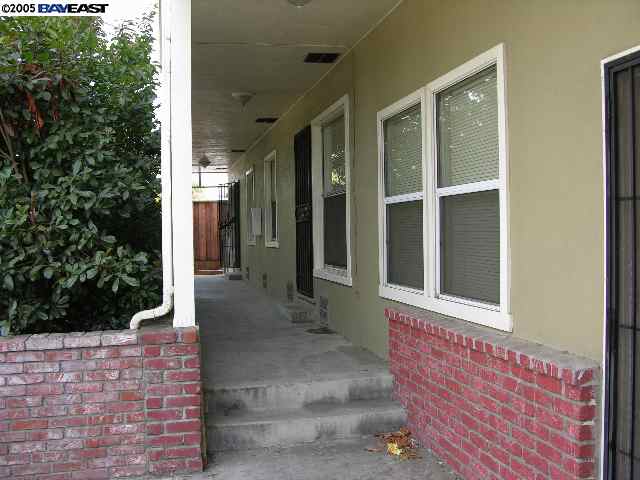 825 San Leandro Blvd, SAN LEANDRO, California 94577, ,Comm Ri Multi-units 5+,For Sale,San Leandro Blvd,40102175