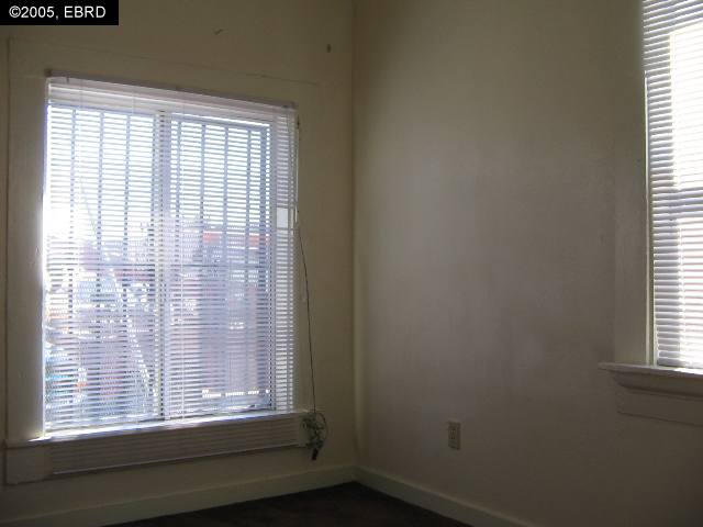 901 35TH AVE, OAKLAND, California 94601-3447, ,Comm Ri Multi-units 5+,For Sale,35TH AVE,40123599