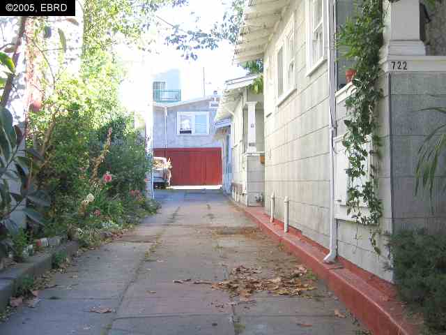 722 20TH STREET, OAKLAND, California 94606-2504, ,Comm Ri Multi-units 5+,For Sale,20TH STREET,40135607