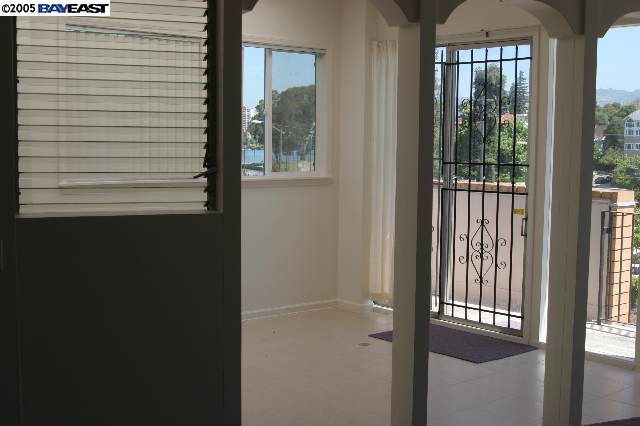 211 FOOTHILL BLVD, OAKLAND, California 94606-1722, ,Comm Industrial For Lease,For Rent,FOOTHILL BLVD,40935145