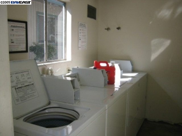 1440 DETROIT AVE, CONCORD, California 94520-3561, ,Comm Ri Multi-units 5+,For Sale,DETROIT AVE,40211766