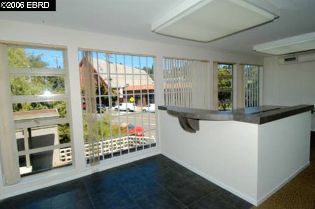 5767 BROADWAY, OAKLAND, California 94618-1571, ,Comm Industrial For Lease,For Rent,BROADWAY,40935340