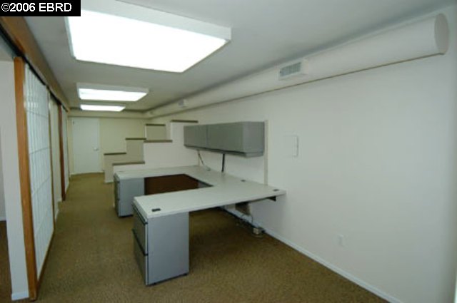 5767 BROADWAY, OAKLAND, California 94618-1571, ,Comm Industrial For Lease,For Rent,BROADWAY,40935340