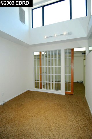 5767 BROADWAY, OAKLAND, California 94618-1571, ,Comm Industrial For Lease,For Rent,BROADWAY,40935340