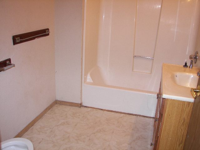 2550 COURTLAND AVE, OAKLAND, California 94601-4857, ,Comm Ri Multi-units 5+,For Sale,COURTLAND AVE,40247148