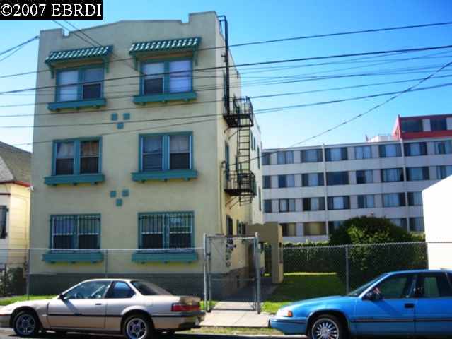 943 33rd, OAKLAND, California 94608, ,Comm Ri Multi-units 5+,For Sale,33rd,40268984