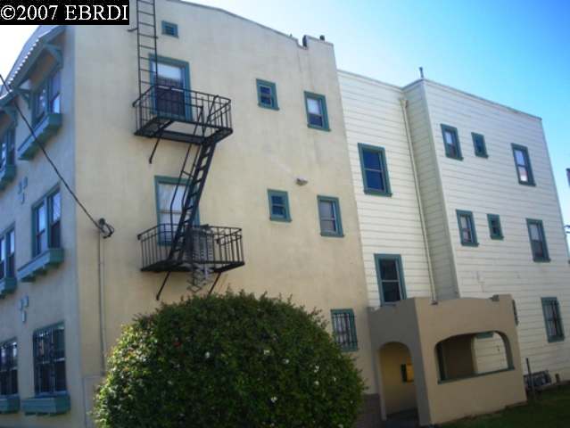 943 33rd, OAKLAND, California 94608, ,Comm Ri Multi-units 5+,For Sale,33rd,40268984