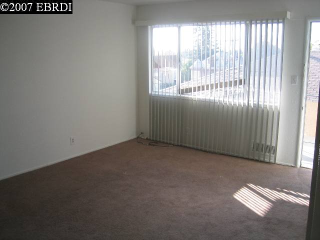 9426 HILLSIDE ST, OAKLAND, California 94603-1985, ,Comm Ri Multi-units 5+,For Sale,HILLSIDE ST,40269308