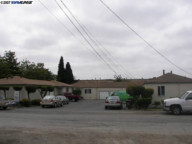 691 BERRY AVE, HAYWARD, California 94544-2470, ,Comm Ri Multi-units 5+,For Sale,BERRY AVE,40272142