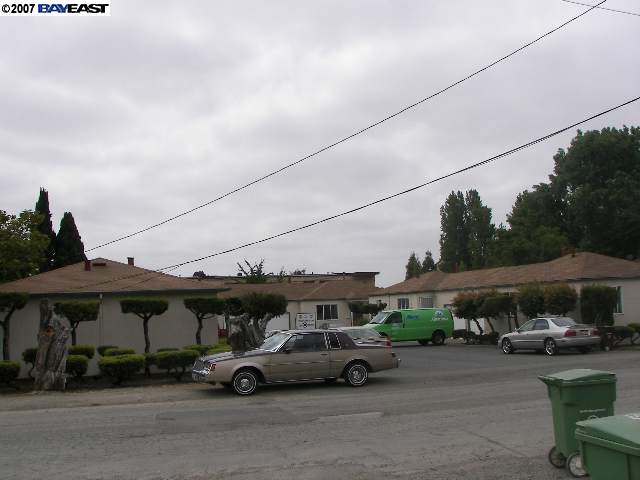 691 BERRY AVE, HAYWARD, California 94544-2470, ,Comm Ri Multi-units 5+,For Sale,BERRY AVE,40272142