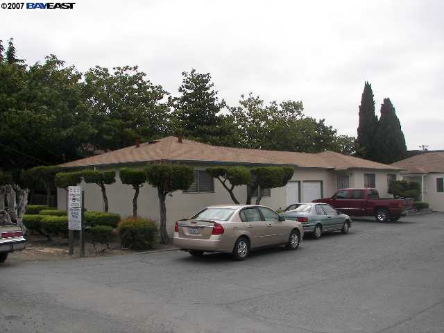 691 BERRY AVE, HAYWARD, California 94544-2470, ,Comm Ri Multi-units 5+,For Sale,BERRY AVE,40272142