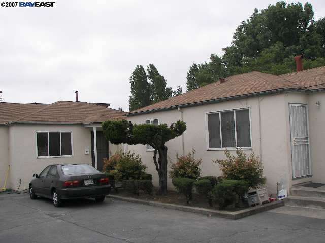 691 BERRY AVE, HAYWARD, California 94544-2470, ,Comm Ri Multi-units 5+,For Sale,BERRY AVE,40272142