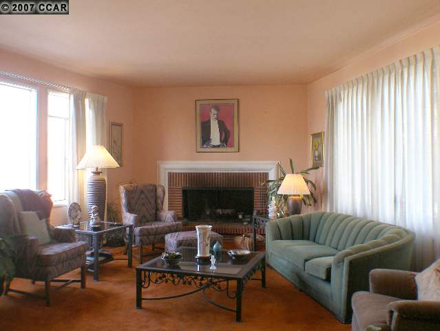 2421 7th Avenue, OAKLAND, California 94606, ,Comm Ri Multi-units 5+,For Sale,7th Avenue,40287384