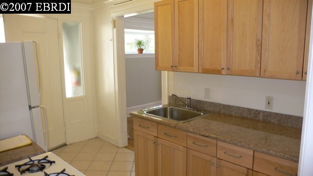 3227 TELEGRAPH AVE, OAKLAND, California 94609-3015, ,Comm Ri Multi-units 5+,For Sale,TELEGRAPH AVE,40288950