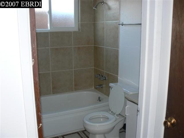 9222 MACARTHUR BLVD, OAKLAND, California 94605-4346, ,Comm Ri Multi-units 5+,For Sale,MACARTHUR BLVD,40290505