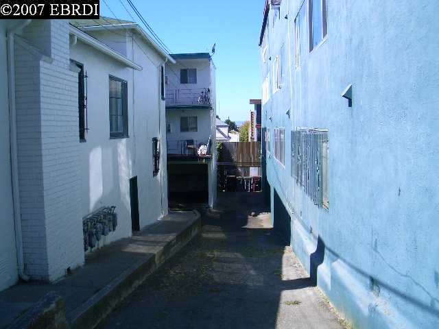 721 19TH ST, OAKLAND, California 94606-2522, ,Comm Ri Multi-units 5+,For Sale,19TH ST,40292288