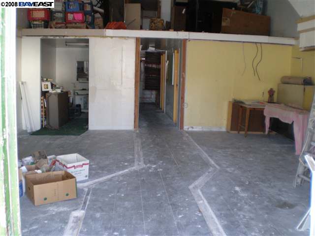 5877 SAN PABLO AVE, OAKLAND, California 94608-2315, ,Comm Ri Multi-units 5+,For Sale,SAN PABLO AVE,40371533