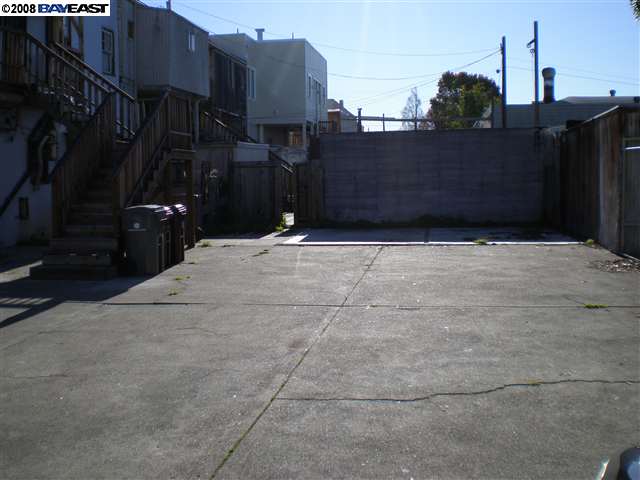 5873 SAN PABLO AVE, OAKLAND, California 94608-2315, ,Comm Ri Multi-units 5+,For Sale,SAN PABLO AVE,40371534