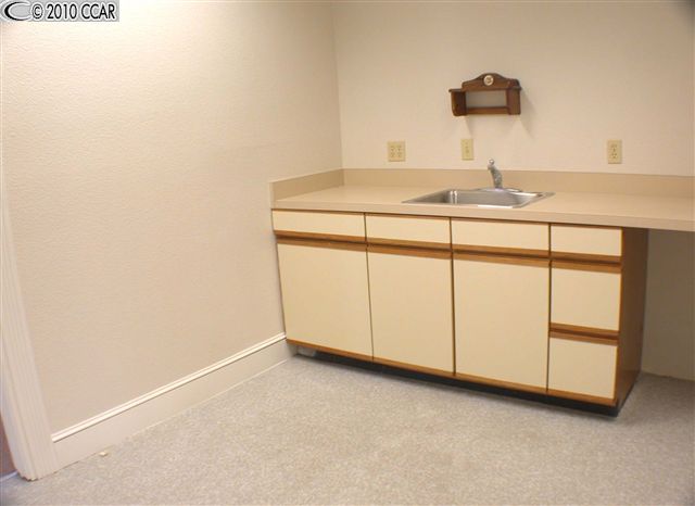 340 CUMBERLAND ST Suite C, PITTSBURG, California 94565-2234, ,Comm Industrial For Lease,For Rent,CUMBERLAND ST Suite C,40936380