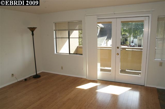 6116 TELEGRAPH AVE, OAKLAND, California 94609-1362, ,Comm Ri Multi-units 5+,For Sale,TELEGRAPH AVE,40390250