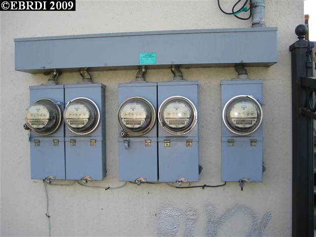 909 AILEEN ST, OAKLAND, California 94608-2805, ,Comm Ri Multi-units 5+,For Sale,AILEEN ST,40396020