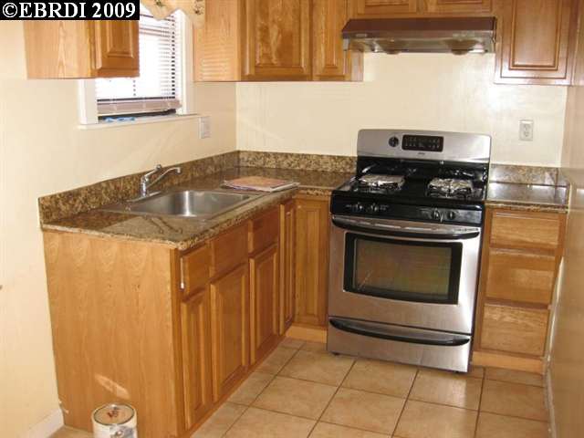 2101 14TH AVE, OAKLAND, California 94606-4007, ,Comm Ri Multi-units 5+,For Sale,14TH AVE,40405601
