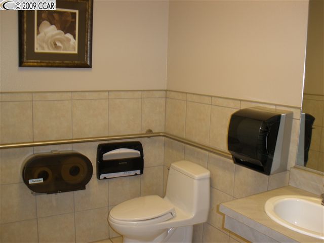 1866 CLAYTON RD #210, CONCORD, California 94520-2514, ,Comm Industrial For Lease,For Rent,CLAYTON RD #210,40936710