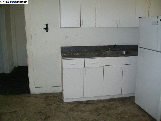 2802 68TH AVE, OAKLAND, California 94605-2057, ,Comm Ri Multi-units 5+,For Sale,68TH AVE,40425091