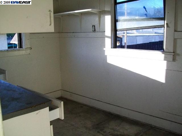 2802 68TH AVE, OAKLAND, California 94605-2057, ,Comm Ri Multi-units 5+,For Sale,68TH AVE,40425091