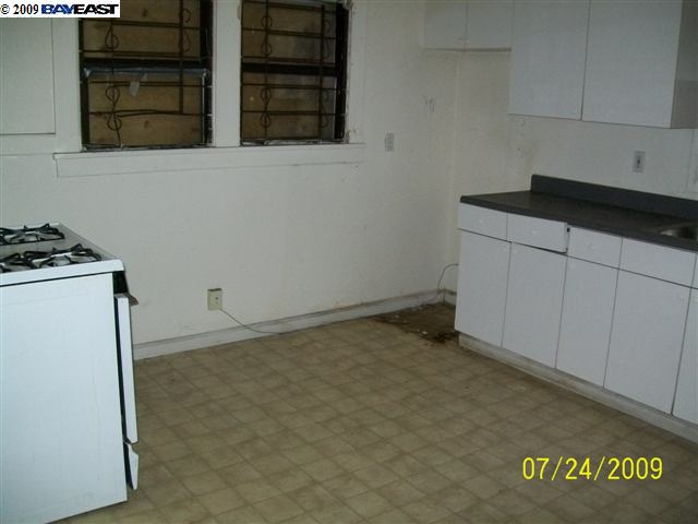 2802 68TH AVE, OAKLAND, California 94605-2057, ,Comm Ri Multi-units 5+,For Sale,68TH AVE,40425091