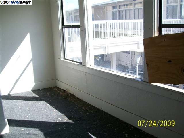 2802 68TH AVE, OAKLAND, California 94605-2057, ,Comm Ri Multi-units 5+,For Sale,68TH AVE,40425091