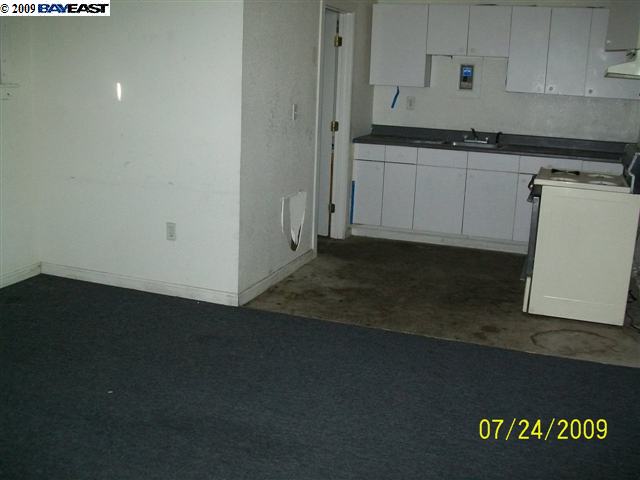 2802 68TH AVE, OAKLAND, California 94605-2057, ,Comm Ri Multi-units 5+,For Sale,68TH AVE,40425091
