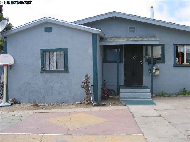 417 LAUREL AVE., HAYWARD, California 94541-3825, ,Comm Ri Multi-units 5+,For Sale,LAUREL AVE.,40427467