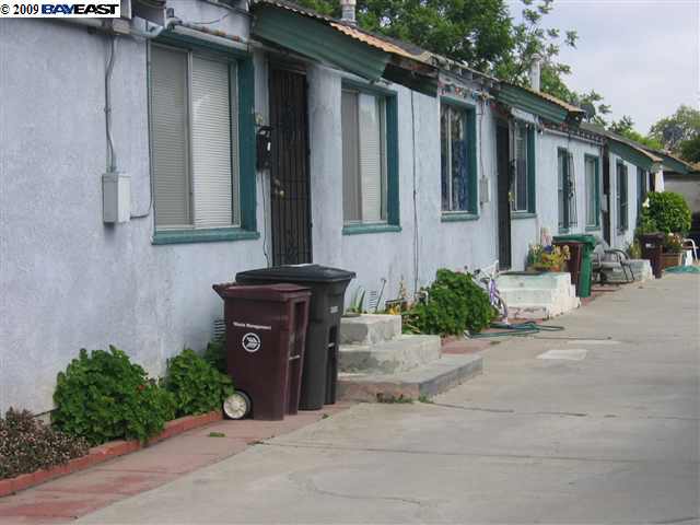 417 LAUREL AVE., HAYWARD, California 94541-3825, ,Comm Ri Multi-units 5+,For Sale,LAUREL AVE.,40427467
