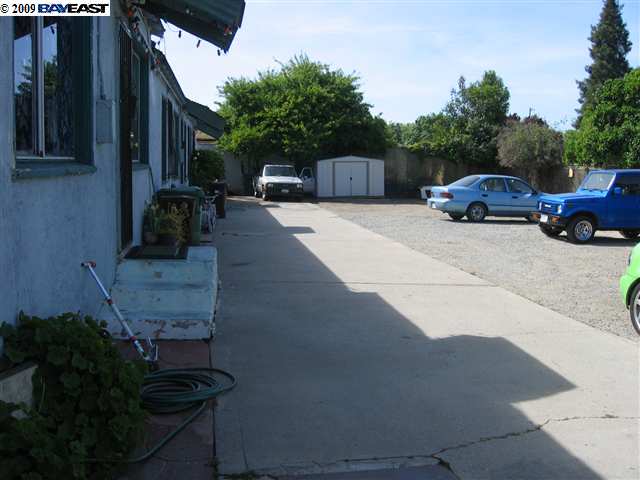 417 LAUREL AVE., HAYWARD, California 94541-3825, ,Comm Ri Multi-units 5+,For Sale,LAUREL AVE.,40427467