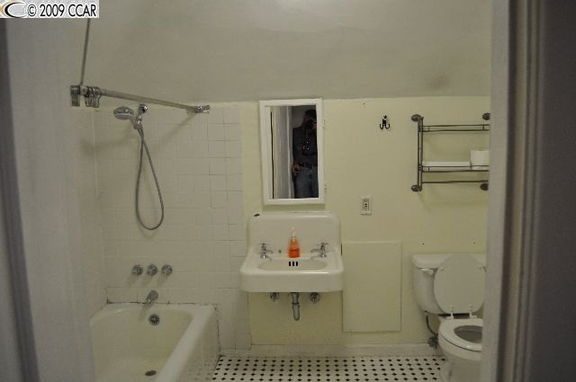 312 LEE ST, OAKLAND, California 94610-4356, ,Comm Ri Multi-units 5+,For Sale,LEE ST,40440327