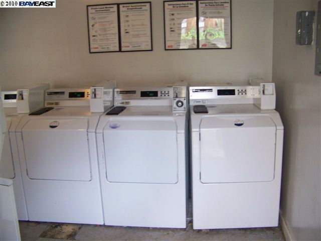 2615 26TH AVE, OAKLAND, California 94601-1906, ,Comm Ri Multi-units 5+,For Sale,26TH AVE,40462160