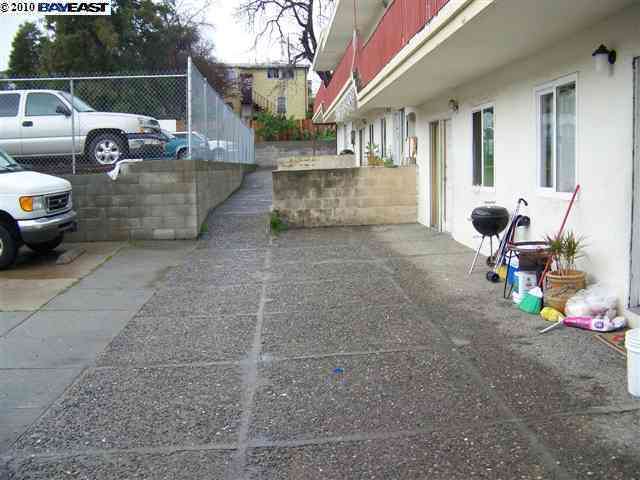 2615 26TH AVE, OAKLAND, California 94601-1906, ,Comm Ri Multi-units 5+,For Sale,26TH AVE,40462160
