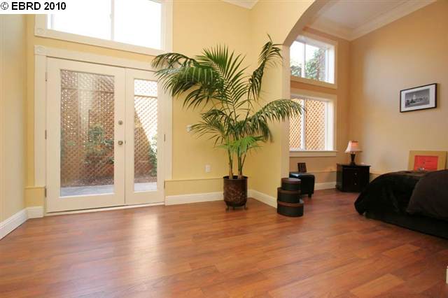 2415 SAN PABLO AVE, OAKLAND, California 94612-1119, ,Comm Ri Multi-units 5+,For Sale,SAN PABLO AVE,40467360