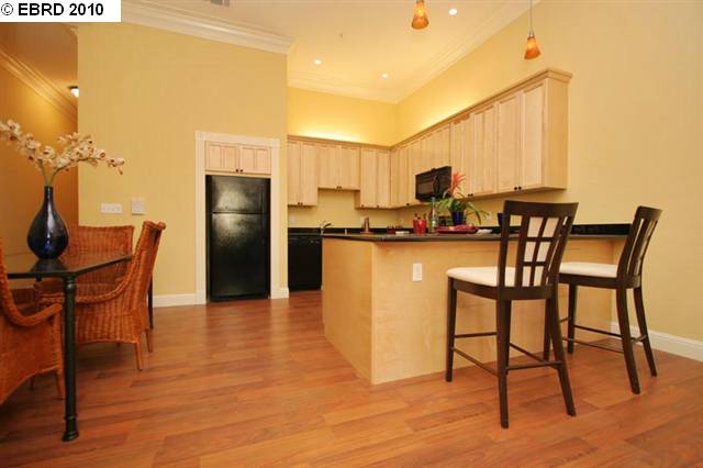 2415 SAN PABLO AVE, OAKLAND, California 94612-1119, ,Comm Ri Multi-units 5+,For Sale,SAN PABLO AVE,40467360