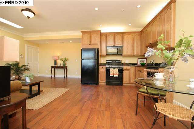 2415 SAN PABLO AVE, OAKLAND, California 94612-1119, ,Comm Ri Multi-units 5+,For Sale,SAN PABLO AVE,40467360