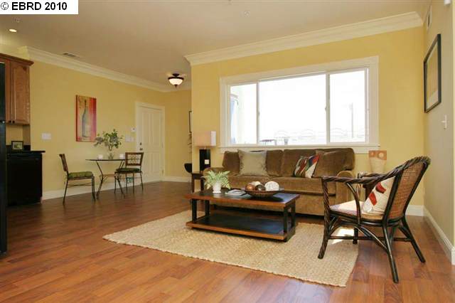 2415 SAN PABLO AVE, OAKLAND, California 94612-1119, ,Comm Ri Multi-units 5+,For Sale,SAN PABLO AVE,40467360