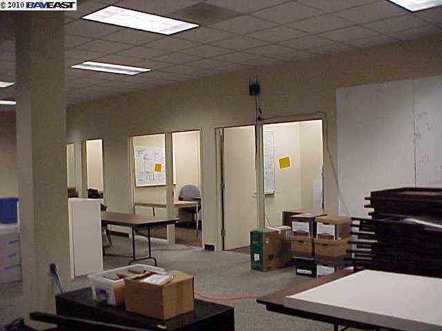 3327 Castro Valley Bl, CASTRO VALLEY, California 94546, ,Comm Industrial For Lease,For Rent,Castro Valley Bl,40937085