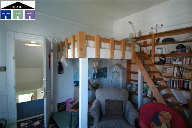 1072 60TH ST, OAKLAND, California 94608-2352, ,Comm Ri Multi-units 5+,For Sale,60TH ST,40468270