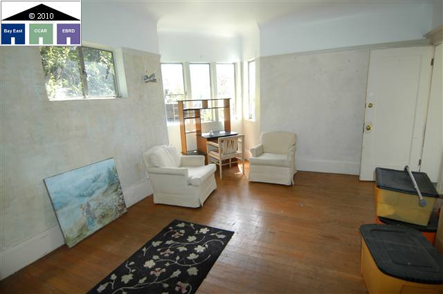1072 60TH ST, OAKLAND, California 94608-2352, ,Comm Ri Multi-units 5+,For Sale,60TH ST,40468270